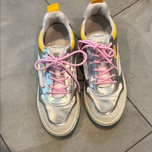 ONCEPT Silver Sneakers with Pink Laces